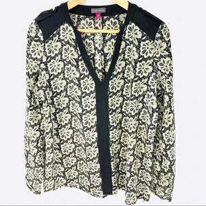 Vince Camuto v neck lace print blouse